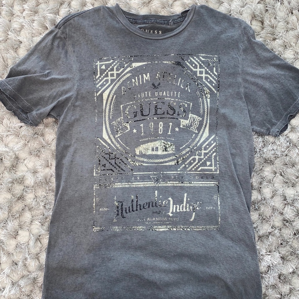 GUESS Mens S Gray Distressed T-Shirt